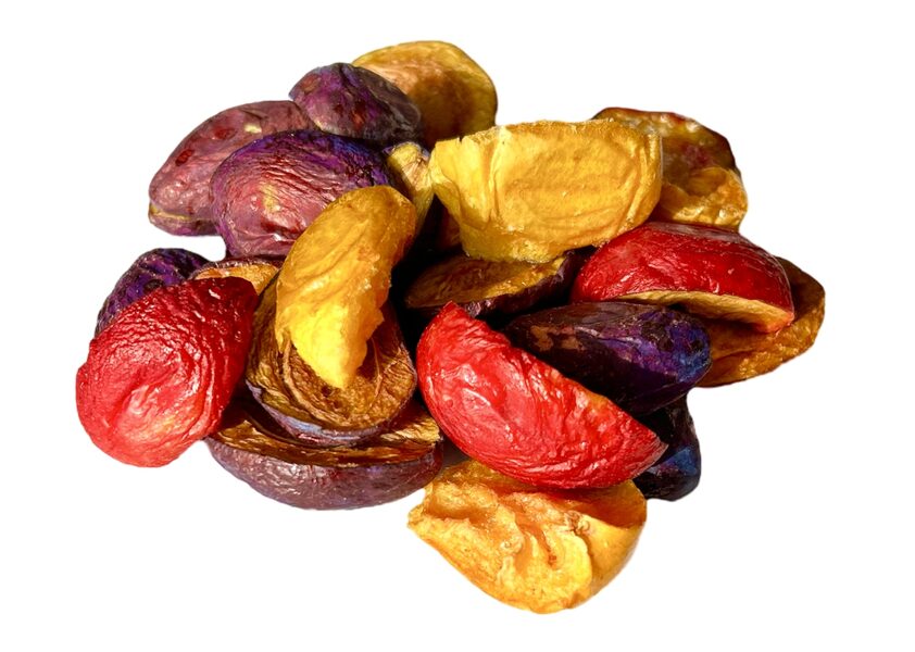 Freeze-dried plums